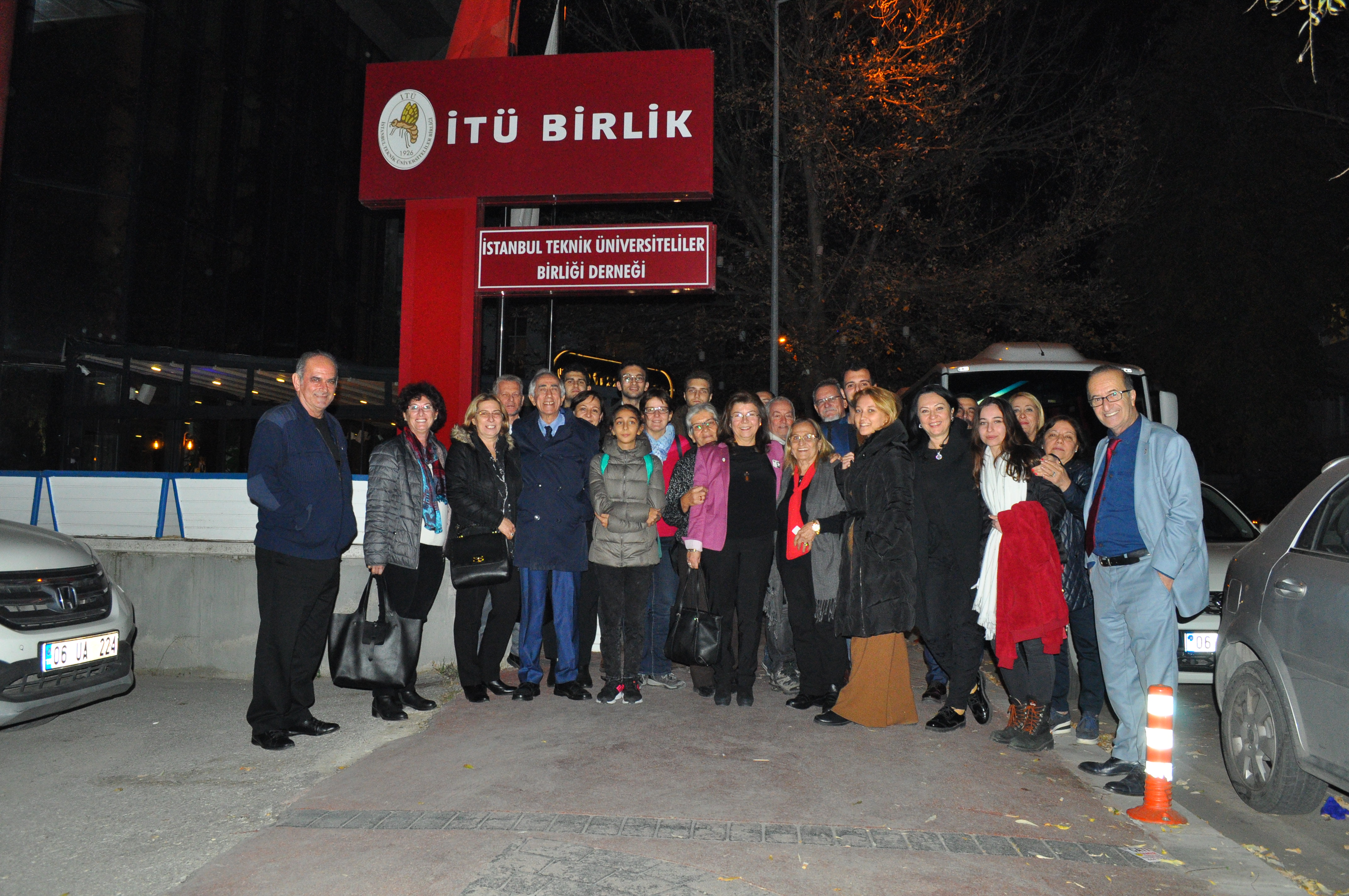 Ankara Genel Merkez Ziyaretimiz' i Anıtkabir'de Atamızın huzuruna çıktıktan sonra, öğrencilerimiz, ailelerimiz ile birlikte ziyaret ettik. 